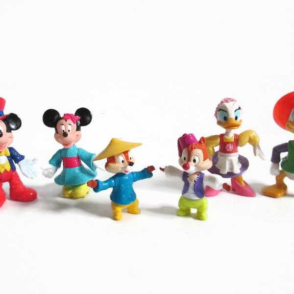 Six Walt Disney World Epcot Center Figures Mickey Mouse USA Minnie Japan Donald Duck Mexico Daisy Germany Chip China Dale Morocco