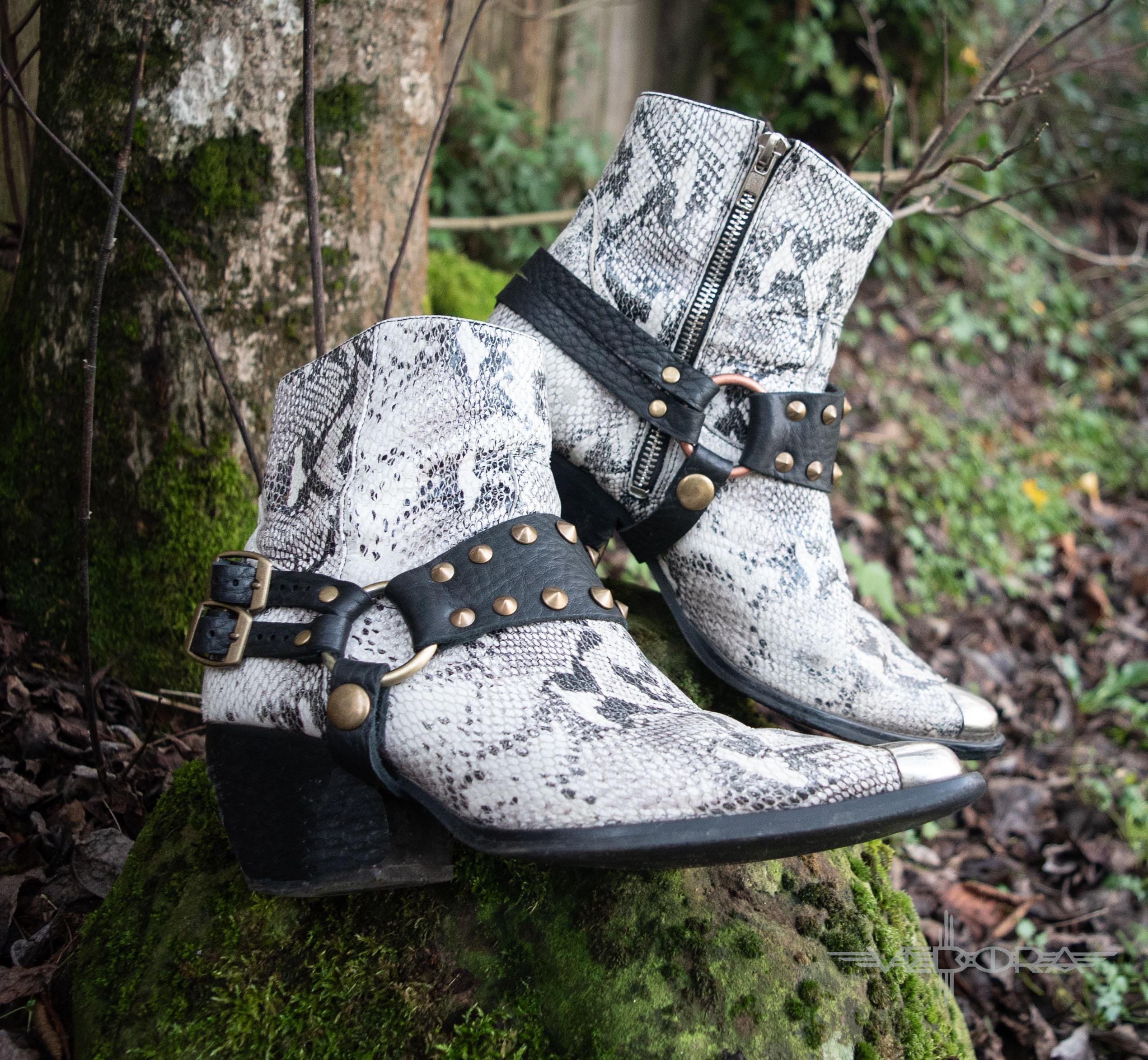 靴 Hedi style leather ring boots GIVENCHY Black Prue Leather Multi Buckle Studded Grunge