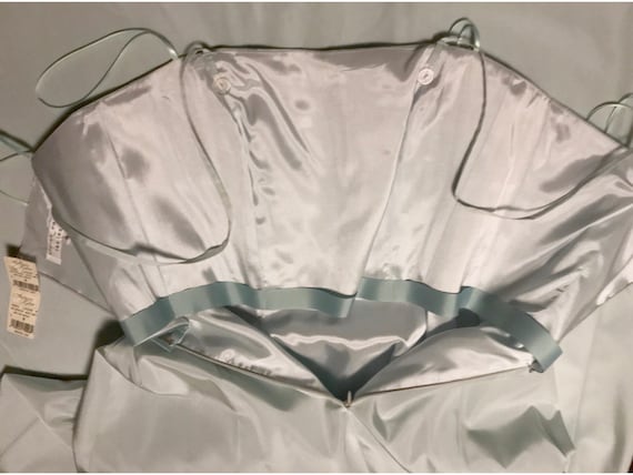 Timeless Good Taste for Special Occasion Elegance… - image 5