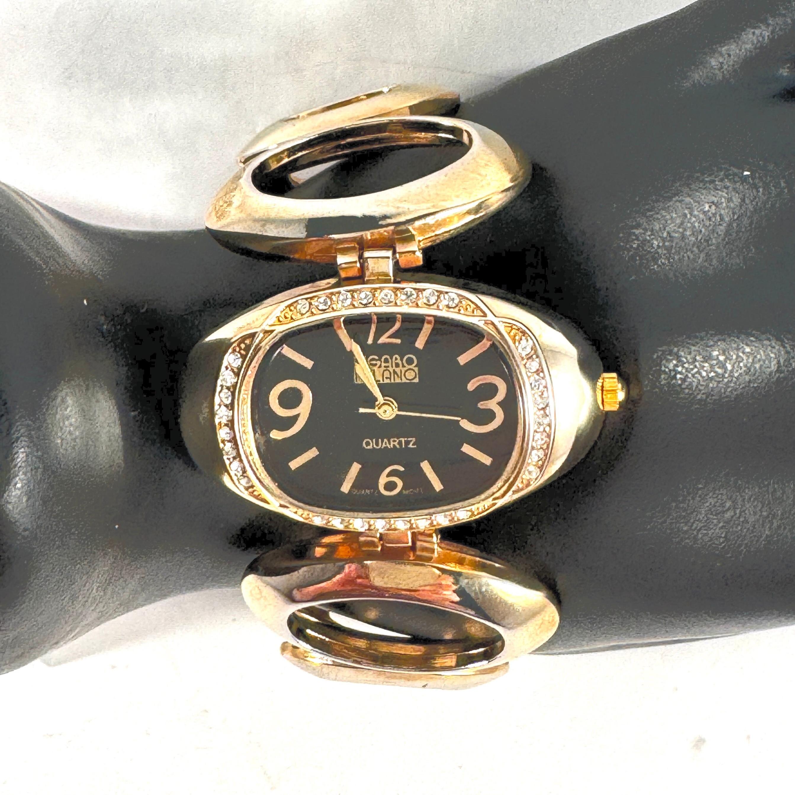Vintage Rhinestone Gold Tone Quartz Movement Bracelet Wrist 