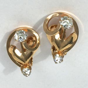 Gold and Crystal Flower Earrings, Vintage Rhinestone Floral Clip Ons with Beautiful Sparkly Stones, Unique Vintage Fashion Gift