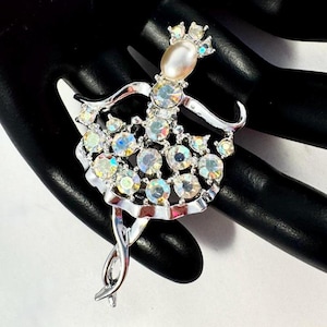 Vintage Rhinestones and Pearl Ballerina Brooch, Silver Vintage Dancing Beautiful Ballerina, Unique Vintage Fashion Accessory Gift