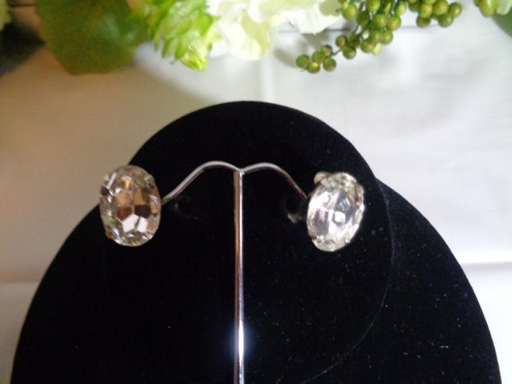 VALENTINO© Large Oval Faceted Prong Set Clear Cry… - image 1