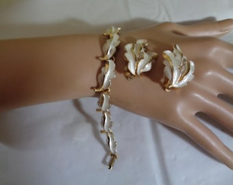 White Enamel Gold Leaf Pattern Design Bracelet Matching Clip-on Earrings