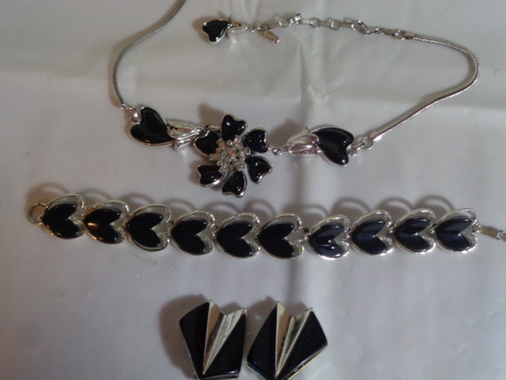 BARCLAY Black Heart Shape Thermoset Flower Choker… - image 8