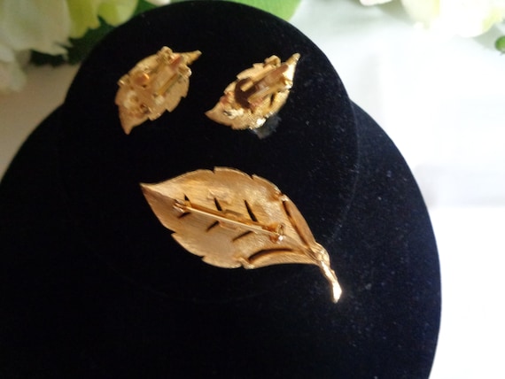 Brushed Gold Plate Crystal Leaf Brooch Matching P… - image 4