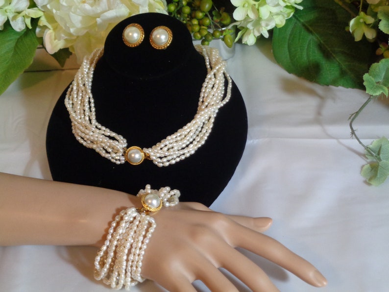 Andre Piasso Goldtone Multi Strand Rice Pearl /& Costume Faux Pearl Necklace Bracelet Clip on Earrings in Black Leatherette Satin Lined Case