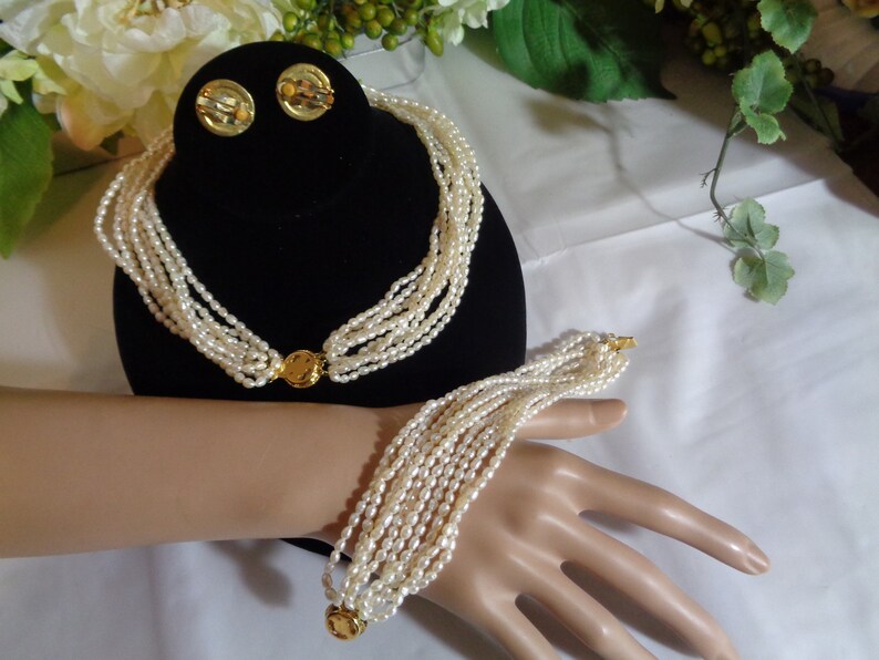 Andre Piasso Goldtone Multi Strand Rice Pearl /& Costume Faux Pearl Necklace Bracelet Clip on Earrings in Black Leatherette Satin Lined Case