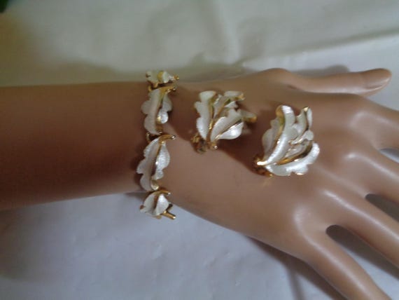 White Enamel Gold Leaf Pattern Design Bracelet Ma… - image 3