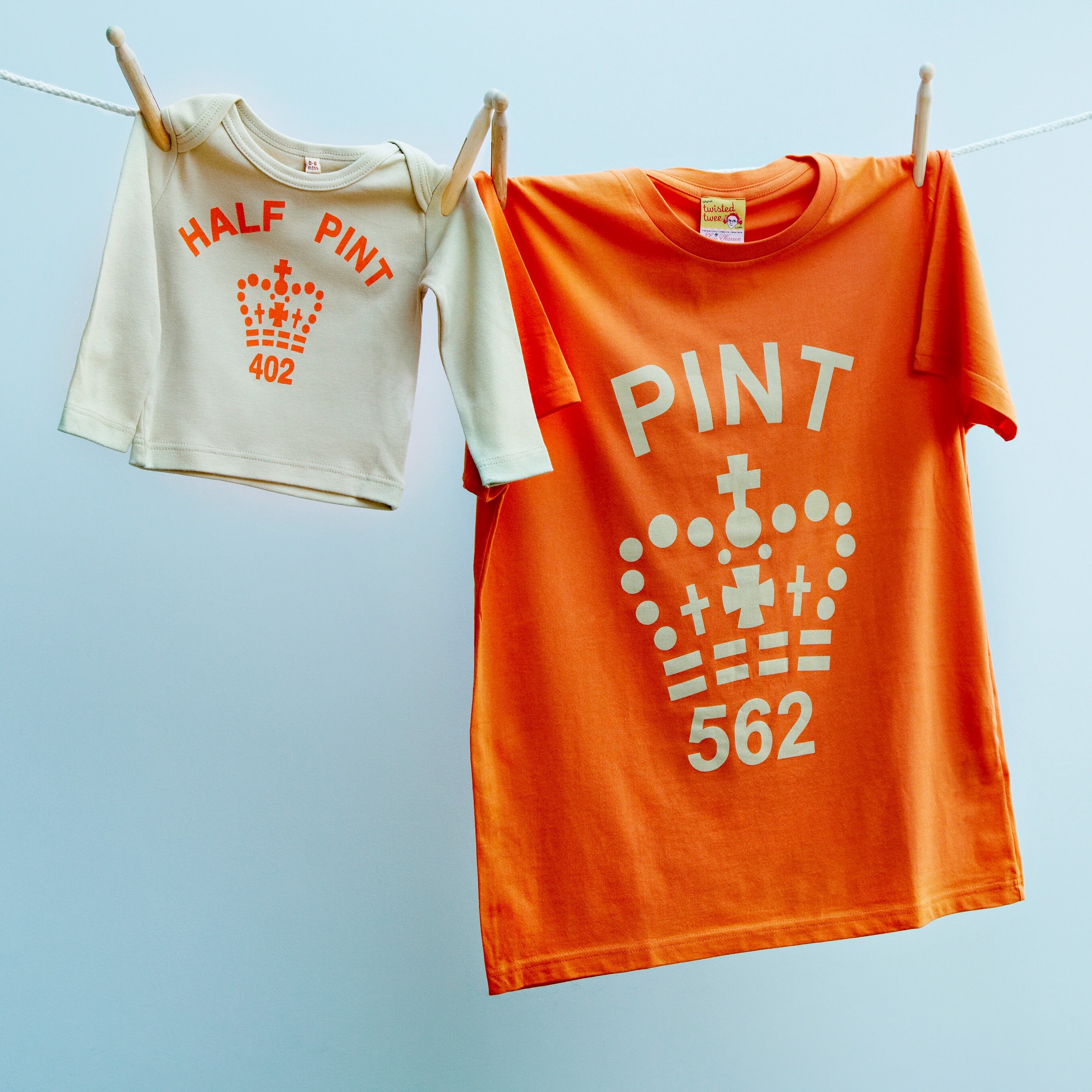 Noël assorties T Shirt Orange/crème pinte et demi pinte Twinset cadeau pour père et fils ou fille en coton biologique Noël assorties T Shirt Orange/crème pinte et demi pinte Twinset Twinset pinte cadeau pour père et fils ou fille en coton biologique 506314