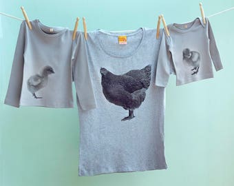 Christmas Mother Hen Twinning Tshirt Trio sur Grey pour maman et fils ou filles avec deux hauts de poussin moelleux