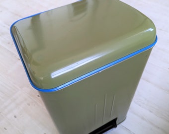 Métal, poubelle vintage, mécanisme Step-on, Rétro, Fabriqué en 1990, Cuisine, Poubelle, Army Green avec Blue Stripe