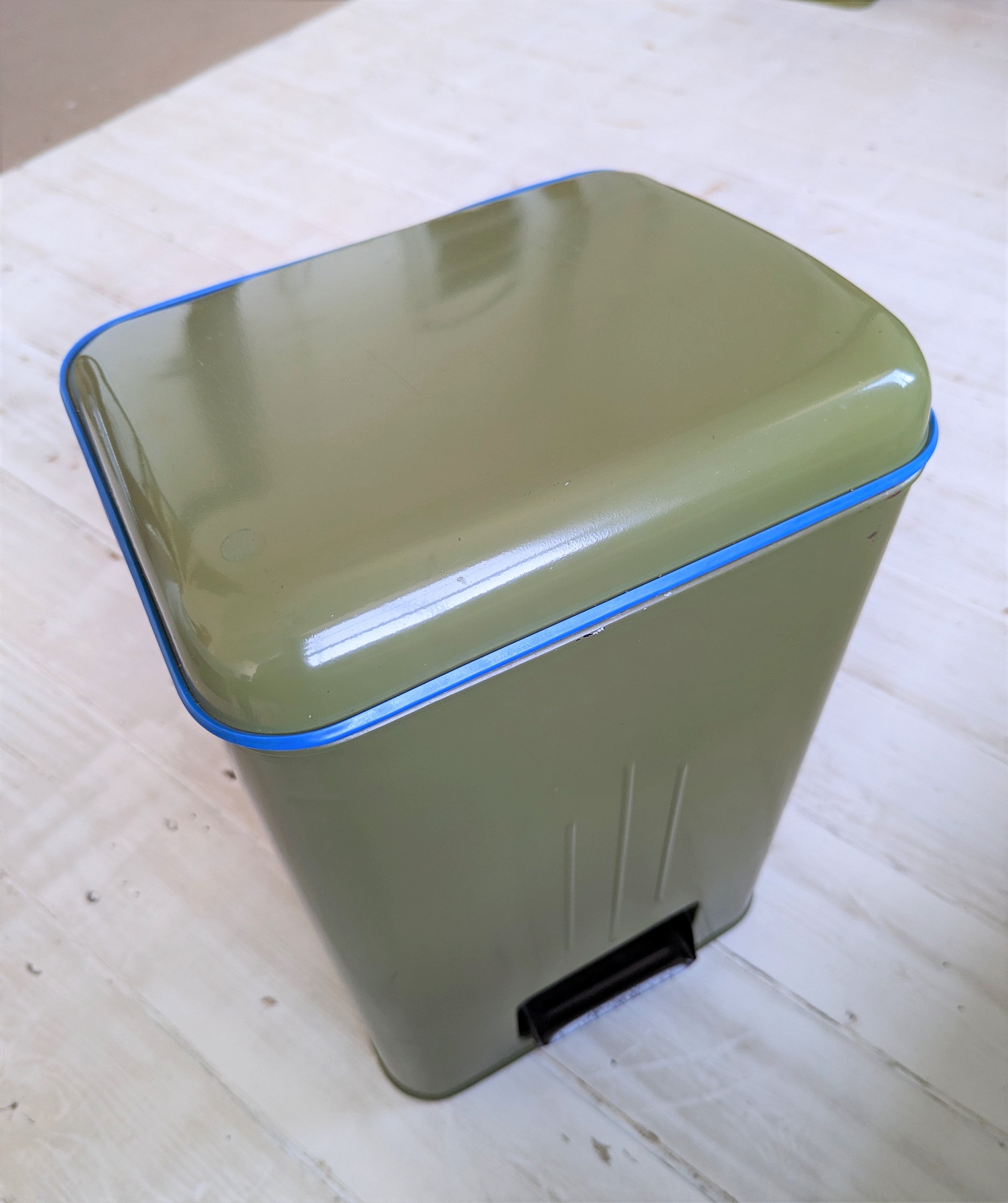 luckxuan Trash Can Kitchen/Garbage Can Elegant Household Trash Can  Hand-Painted Color Lacquered Gold…See more luckxuan Trash Can  Kitchen/Garbage Can