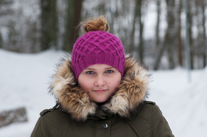 PDF knitting pattern Knit hat pattern Messy Bun Criss Cross afbeelding 2