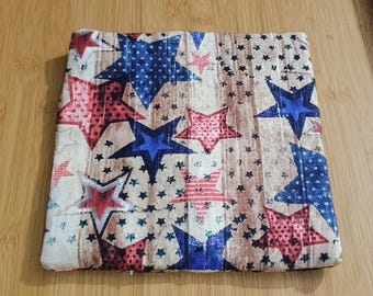 Hot Pad keuken met primitieve bruine stof en rood/blauwe sterren