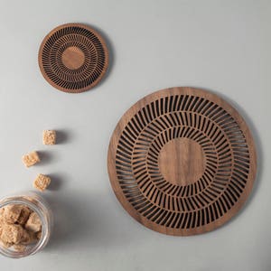 Op-Art - Bridget Riley - 60s design - walnut placemat - retro style - David Hockney