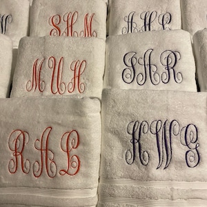 Monogrammed / personalized bath towel/ sets bridesmaid gift/ maid of honor gift personalized towels image 1