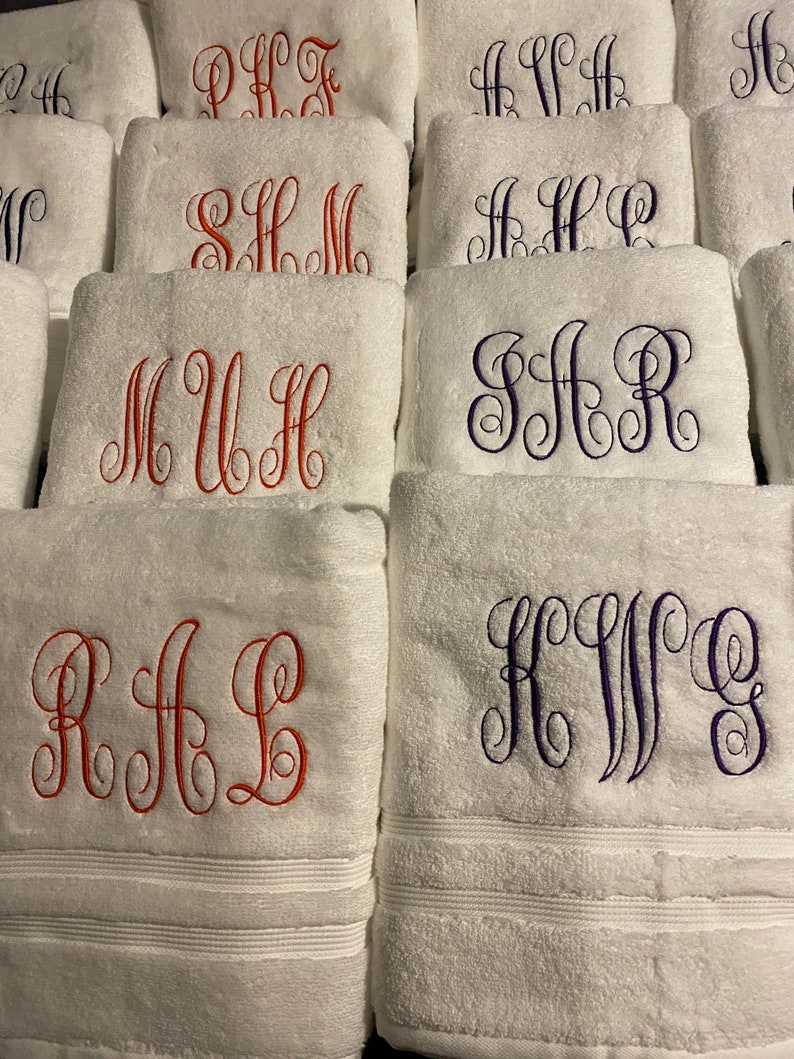 Monogrammed / personalized bath towel/ sets bridesmaid gift/ maid of honor gift personalized towels image 1