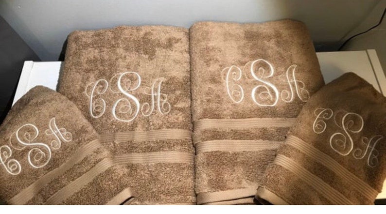 Monogrammed / personalized bath towel/ sets bridesmaid gift/ maid of honor gift personalized towels image 2