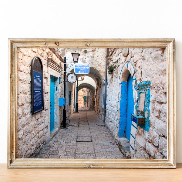 Rue piétonne de la vieille ville de Safed Tzfat avec portes bleues pierres de Jérusalem - impression photographie d'art mur israélien