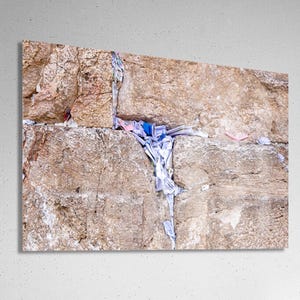 Pietra del Muro Occidentale del Kotel con note di preghiera colorate
