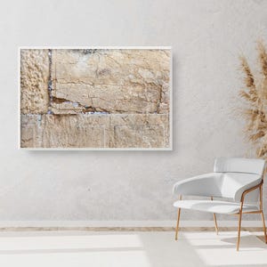 Pietra spezzata del Muro Occidentale del Kotel con note di preghiera