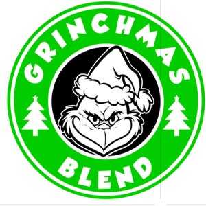 Puede incluir: Un círculo verde con las palabras "Grinchmas Blend" en blanco. Dentro del círculo hay una ilustración en blanco y negro del Grinch con un gorro de Papá Noel.