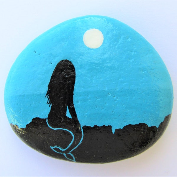 Sirène, pierre peinte, rocher de la lune, peinture de la mer, cadeau galet unique, art personnalisé, silhouette peinte à la main, cadeau fille, rocher de la sirène