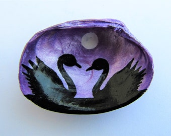 Swan Gift Painted Shell Cadeau Danniversaire Pour Elle Deux Etsy France