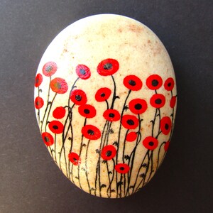 Painted Rock, Poppy Gift, Hand Painted Flowers Stone, Rock Art, Red Poppies Painting, Remembrance Stone, Painted Pebble, Sympathy Gift, Rock