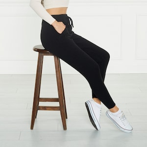 Black Knitted Leggings with Pockets: Warm Winter Pants