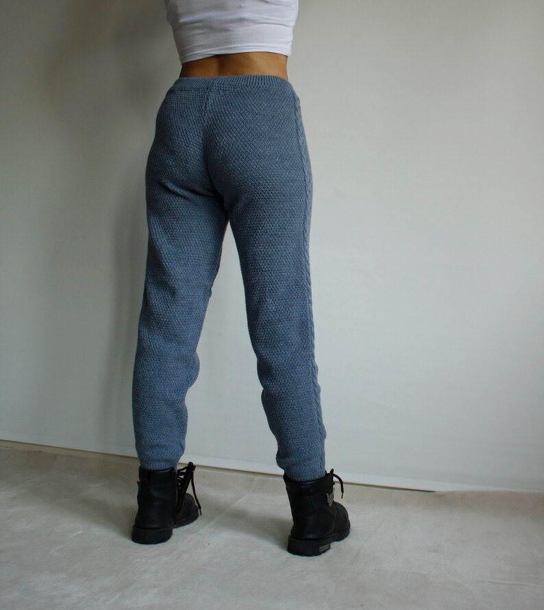 Back view of denim blue knitted leggings showing the fitted high waist, smooth seat and full-length silhouette.
