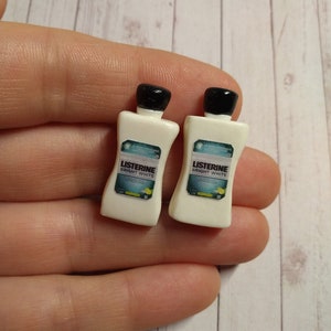 Tiny Dollhouse bad accessories Bathroom hygiene items Barbie brush teeth