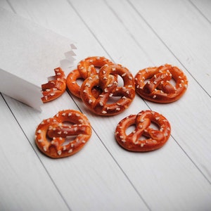 Tiny Miniature Brezel, Pretzel, Bread, Rolls, Pastries for Bakery, Dollhouse Miniature, Dollhouse Food