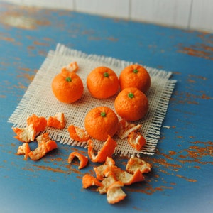 5 Orange with peel, Scale 1:6, made of Polymer Clay/Fimo, miniature Food, dollhouse, fruits