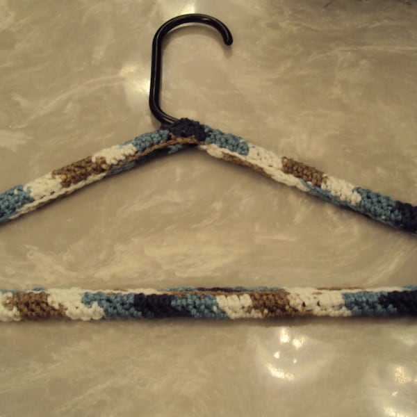 Hanger Cover Crochet Pattern - plastic hanger - yarn