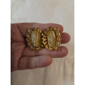 Vintage Trifari clip on earrings
