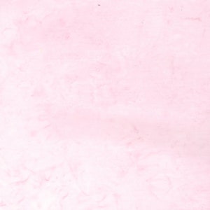 Könnte beinhalten: Ein einfarbiger rosa Hintergrund mit einer subtilen Marmorierung.