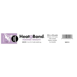 Puede incluir: Interfaz fusible HeatnBond Feather Weight blanco, para planchar, 20 pulgadas por 25 yardas, 50,8 centímetros por 22,9 metros, 100% poliéster, lavable a máquina, limpieza en seco posible. Q2412