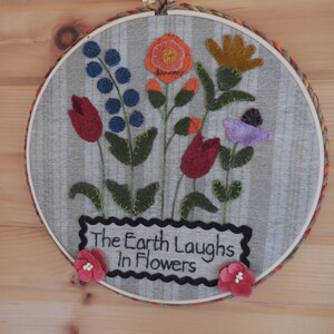 The Earth&#39;s Flowers In A Hoop