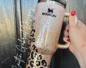 Vaso con estampado de leopardo degradado en color champán y negro / Stanley / YETI / Simple Modern Trek