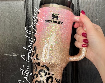 Vaso con estampado de leopardo degradado en color champán rosado / Stanley / YETI / Simple Modern Trek
