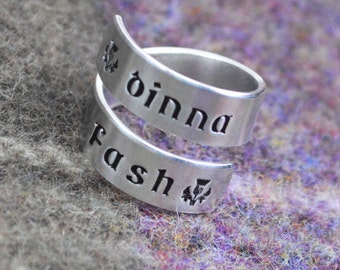 Handgestempelter Dinna Fash Ring: Schottische Distel keltischer Schmuck