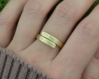 Personalisierter Statement Ring: Handgestempelter Sterling Silber Wickelring