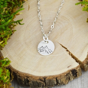 Collier Tiny Mountain : bijoux d&#39;aventure en argent sterling