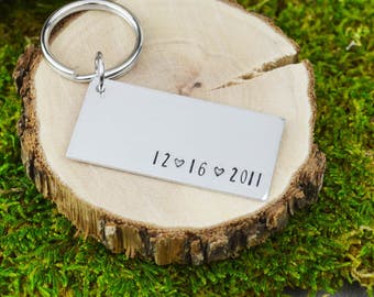 Hochzeits-Datum-Schlüsselanhänger - Handstamped Jubiläumsgeschenk