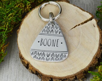 Etiqueta de identificación para mascotas con estampado bohemio a mano: Etiqueta personalizada para collar de perro