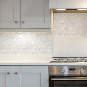Carta da parati paraschizzi Hexagon Marble, Copper Gold, Peel and Stick