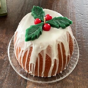 Plum Pudding Cake Soy Wax Candle that makes a great centerpiece!