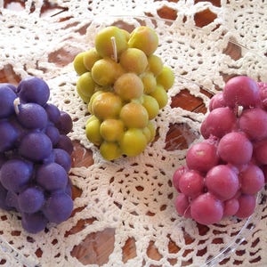 YaFex 1 Bunch Fake Grape Artificial Plastic Lifelike Faux Fruit Home Garden Decoration 60 Red Grapes, Size: 36